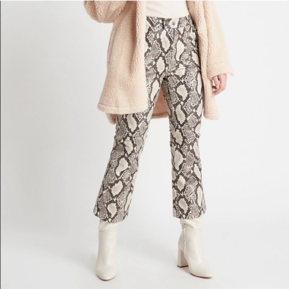 Choosy White Vegan Snakeskin High Rise Cropped Bootcut Pants Size 4